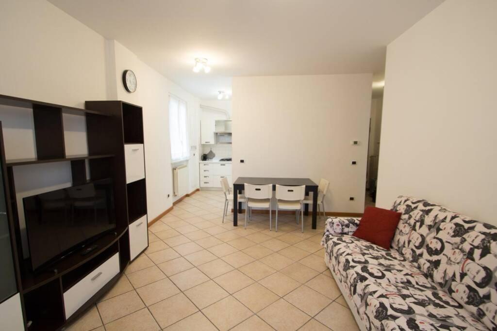 Appartamento Ristrutturato Con Terrazzo Varraze Exterior foto